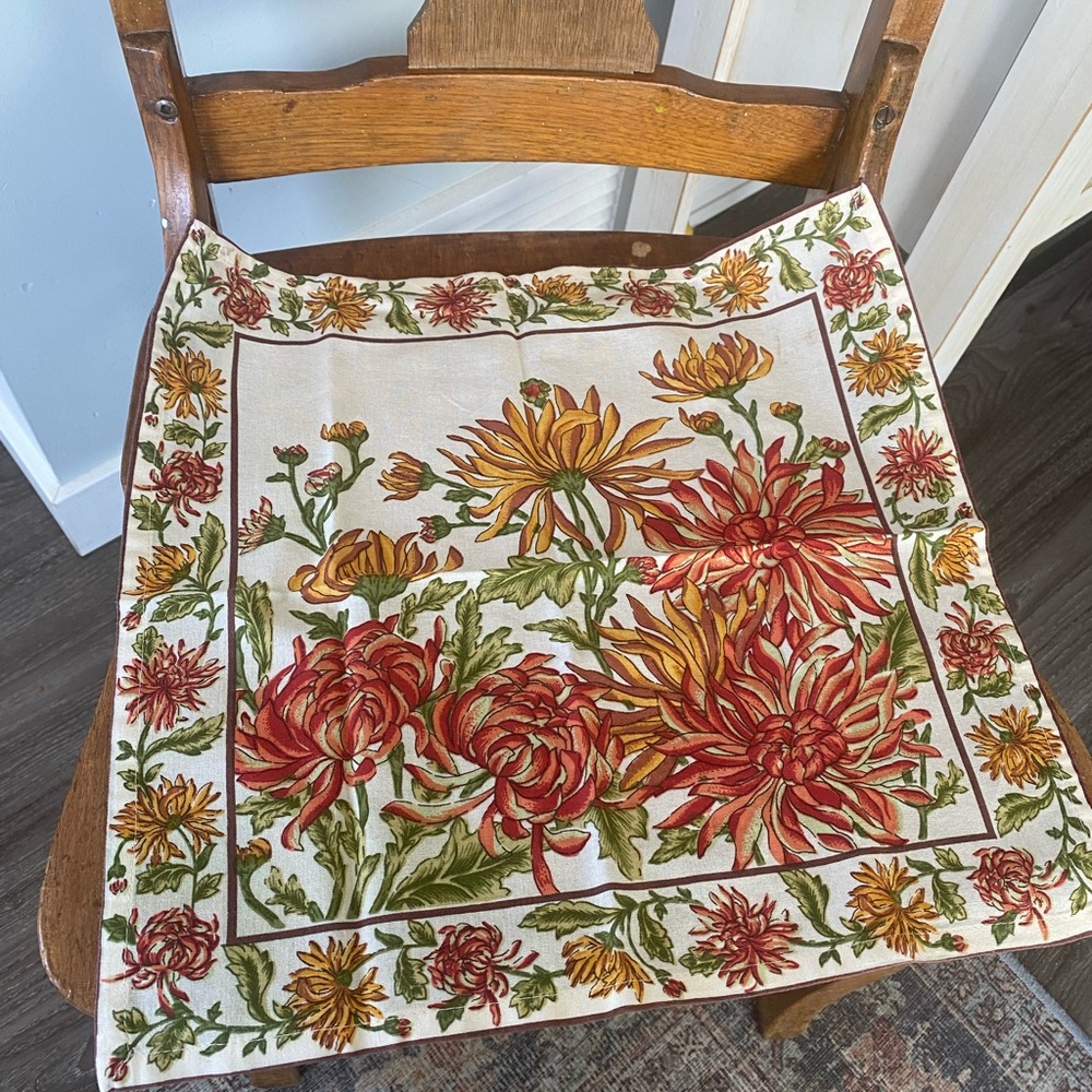 April Cornell Chrysanthemum Cotton Napkins in Red, Green & Cream